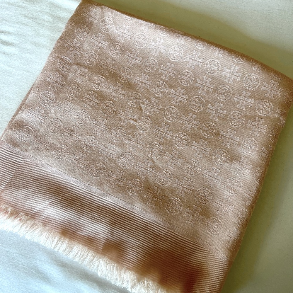 Tory Burch T MONOGRAM JACQUARD TRAVELER SCARF